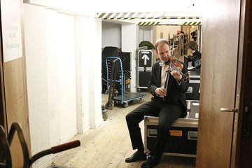 Die Musiker proben auf Tour überall