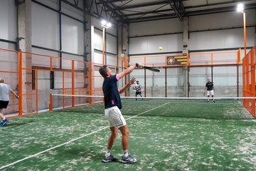 Padel-Spieler in Aktion in Leipzig-Leutzsch