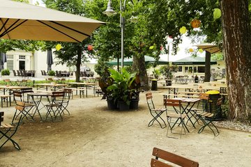 Biergarten auf historischem Areal