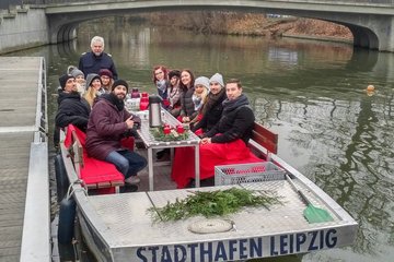 Glühwein im Motorboot