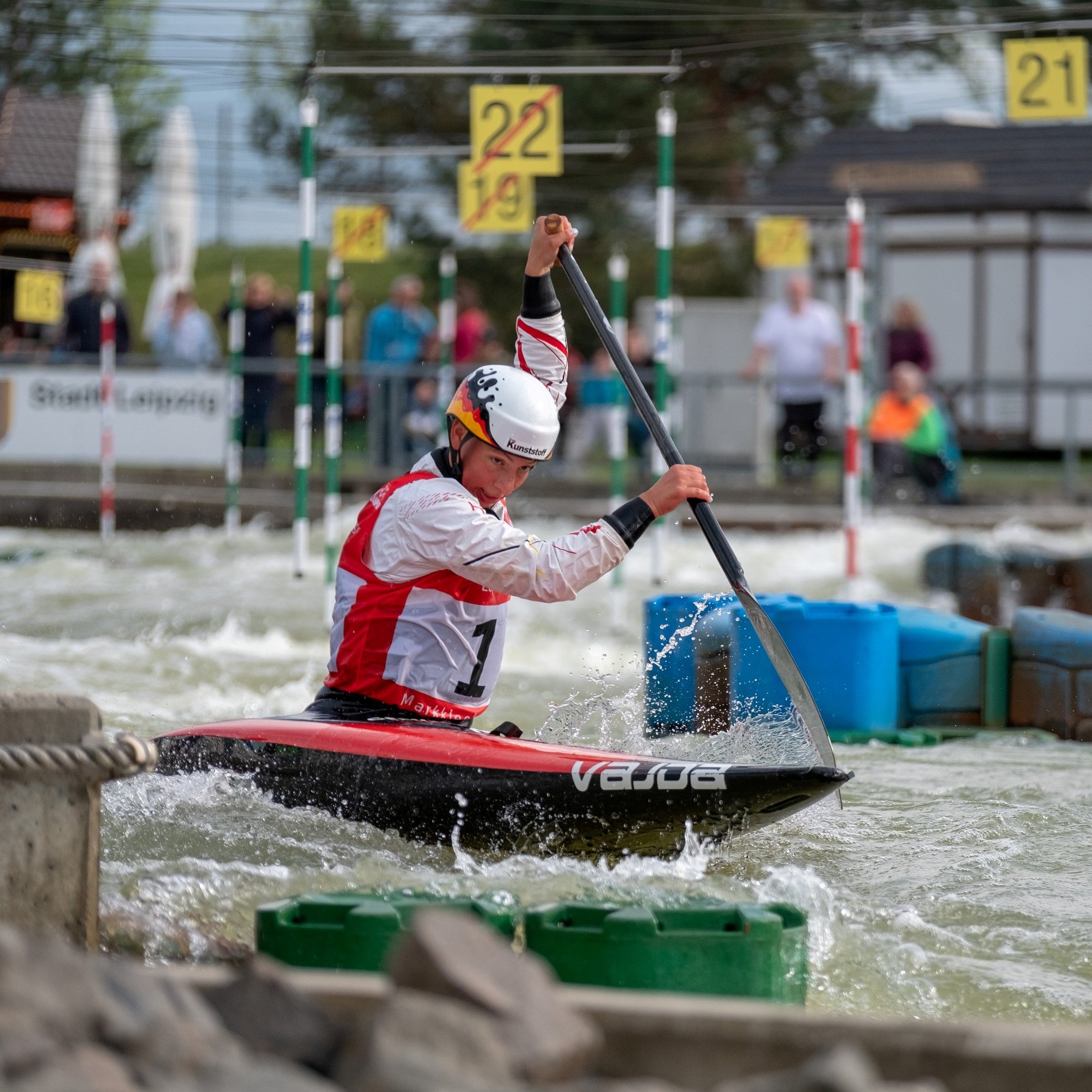 Andrea Herzog beim Kanuslalom im Kanupark Markkleeberg
