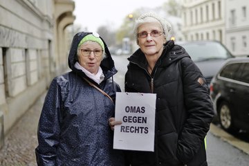 OMAS GEGEN RECHTS