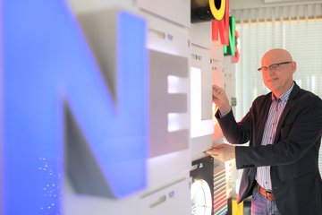 Dr. Uwe Teichert