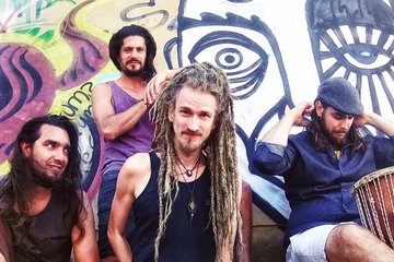 Maki Roots und Band