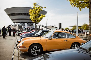 „Classic Cars & Coffee“