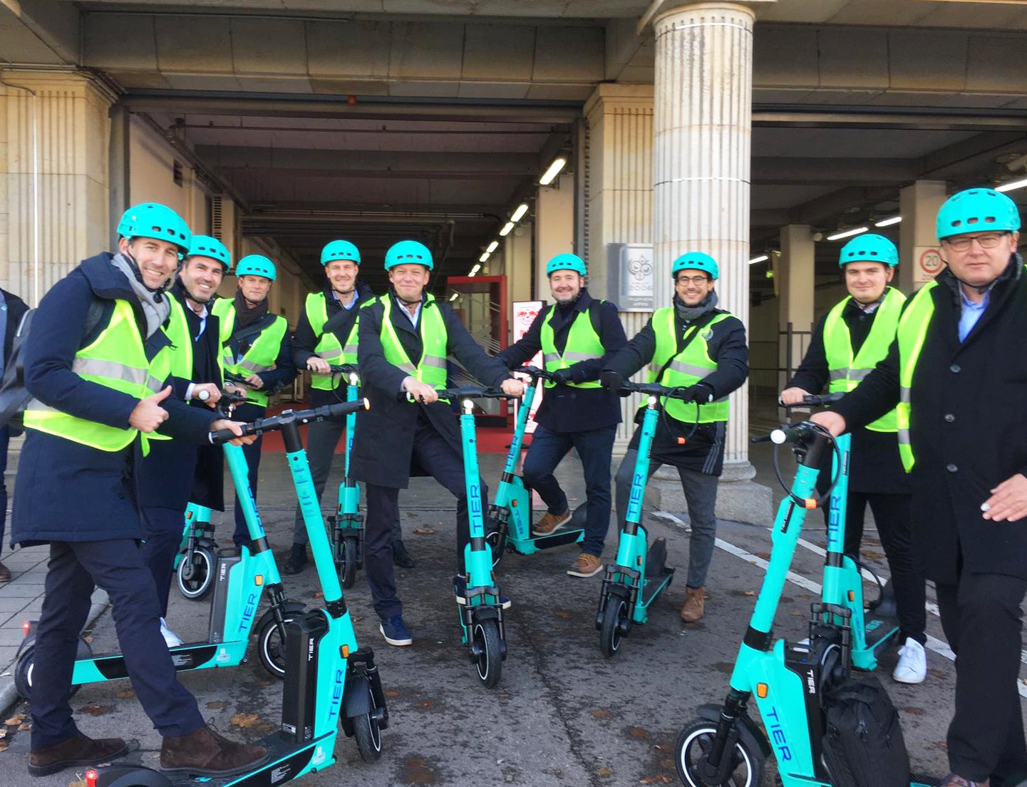 Mehr Nachhaltigkeit: In Leipzig war das Team mit Leihrollern vom E-Scooter- Unternehmen Tier unterwegs