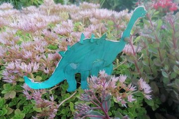 Bastel-Dino ausgeschnitten von Familie Hieke
