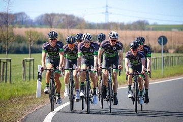 Patrick Reißig mit Teamkollegen