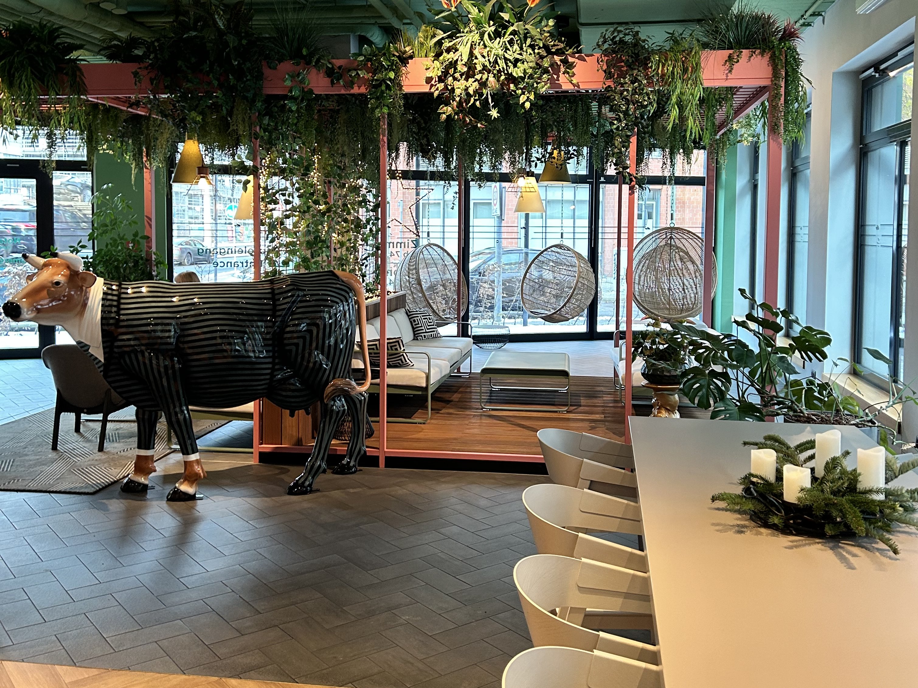 Tisch in der Lobby