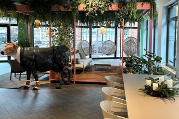 Tisch in der Lobby