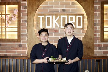 Tokoro Sushi Phi Anh Nguyen (r.) und Mitarbeiter Minh Nguyen