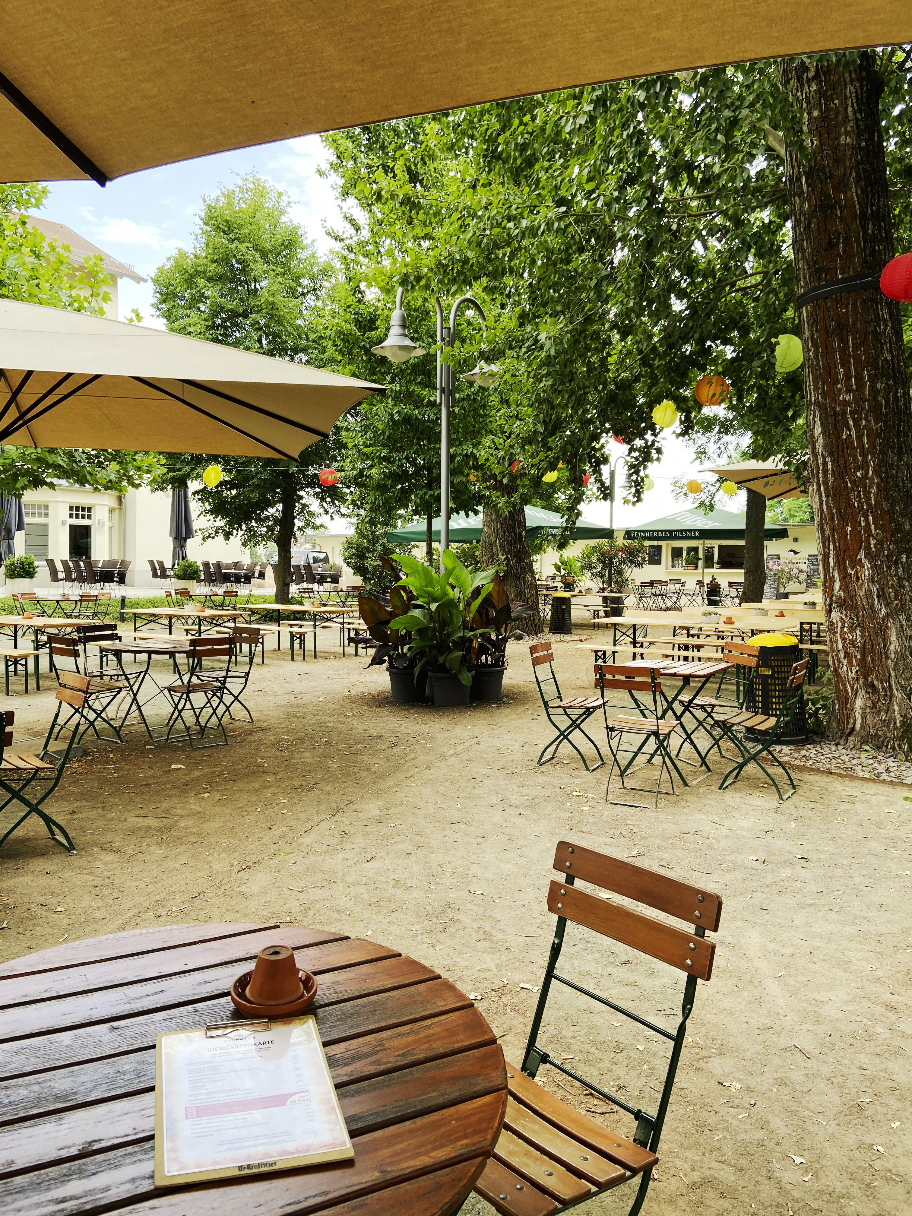 Biergarten auf historischem Areal
