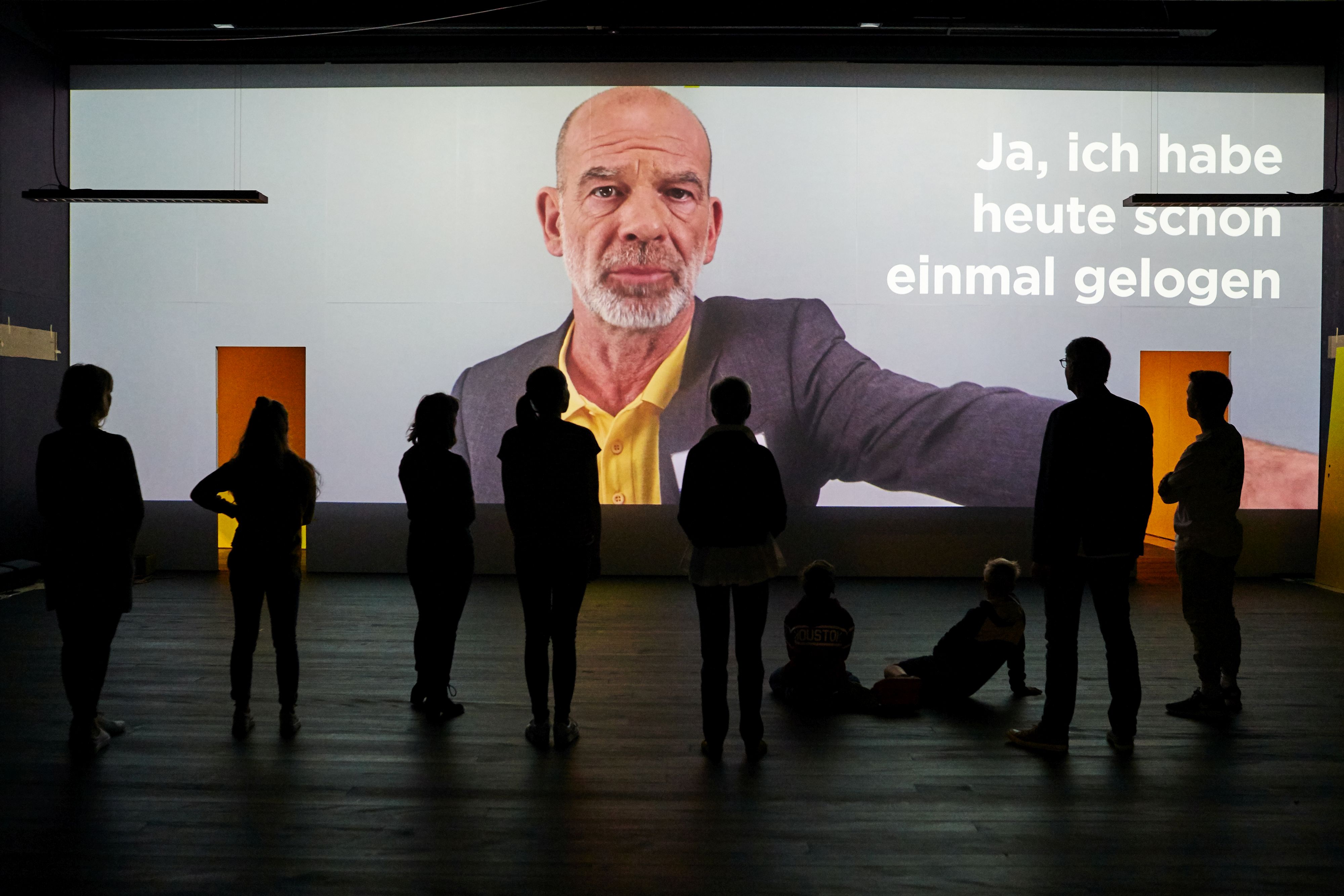 Martin Wuttke als Chef des Amts für Wahrheit