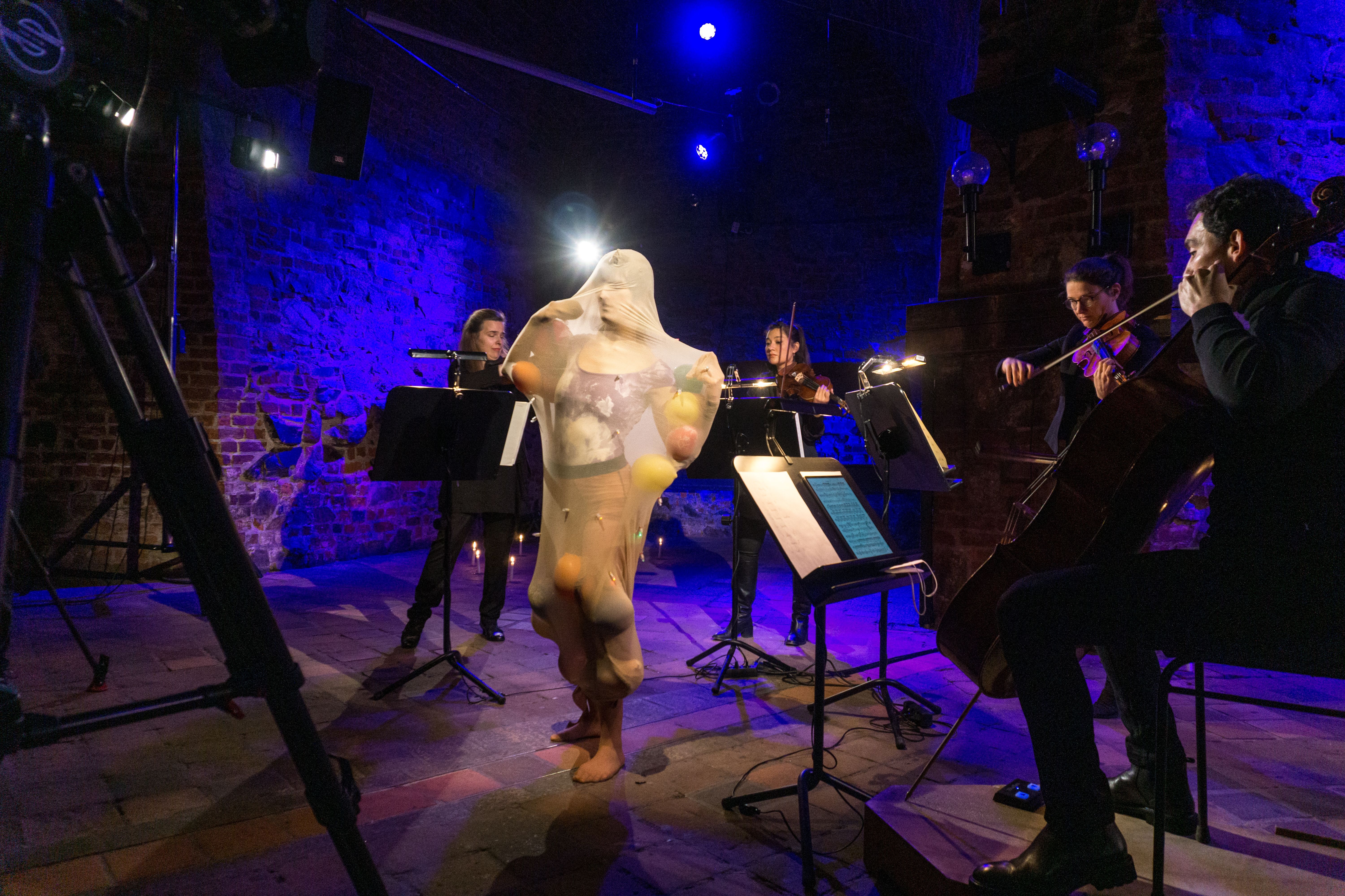 Clara Sjölin und Musiker der Resonate Konzert Reihe