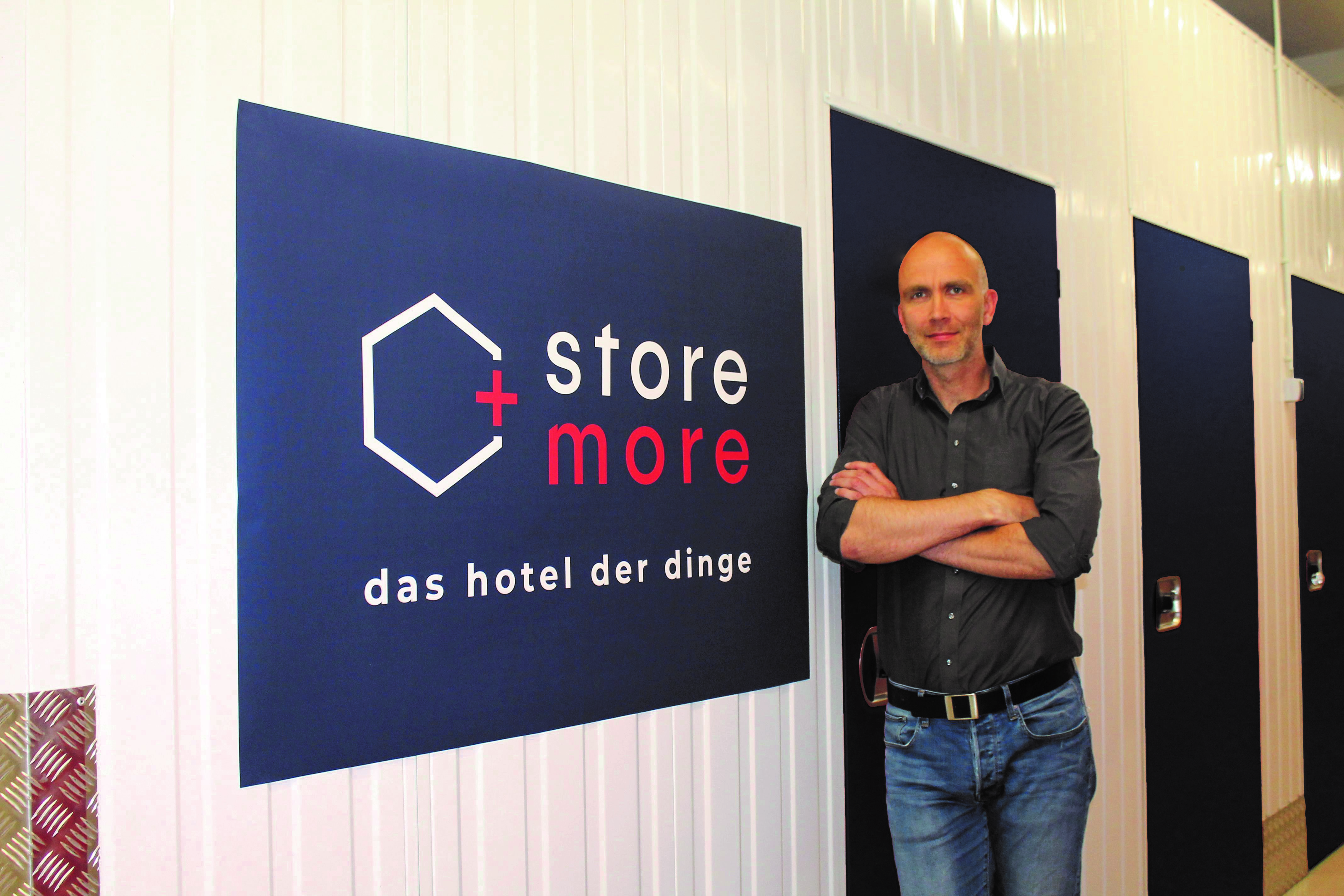 Store More Leipzig Store More Leipzig: Firmengründer Mathias Ihle vor dem neuen Logo