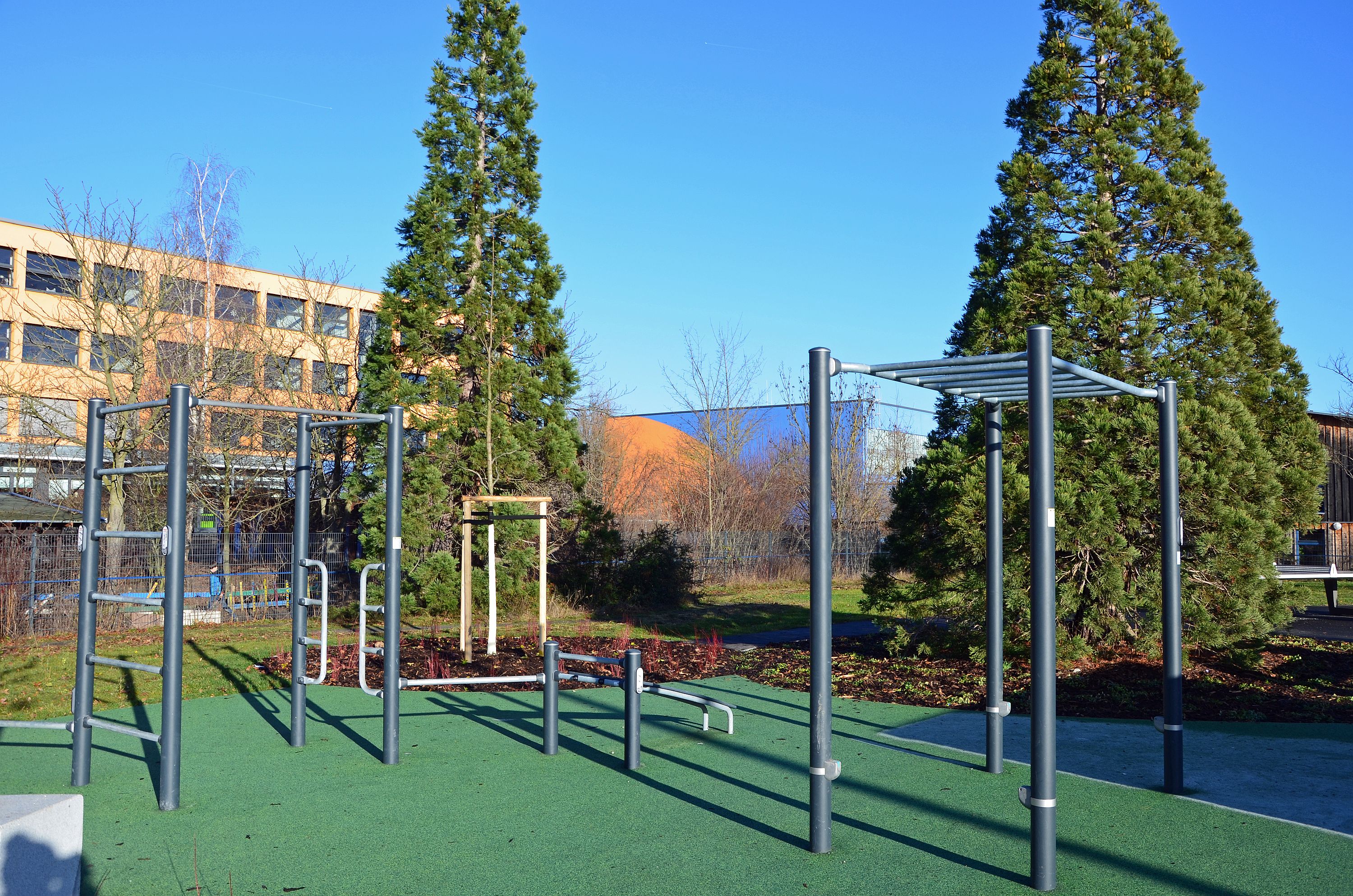 Turn- und Fitnessgeräte